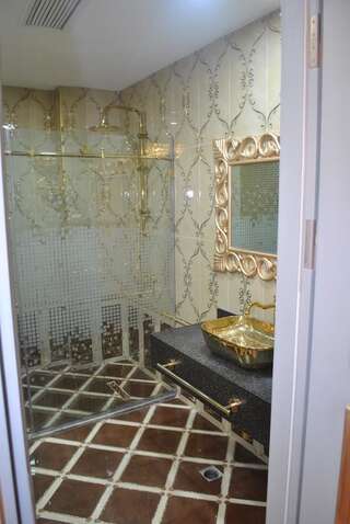 Отель Manor Hotel Баку Апартаменты с 3 спальнями-3